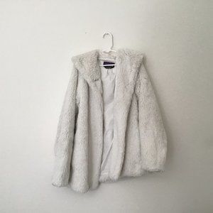 🎉Girls Patagonia White Fluffy Jacket Size 12